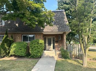 688 Dynes Rd #1, Burlington, ON L7N2V6