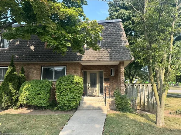 688 Dynes Rd #1, Burlington, ON L7N 2V6