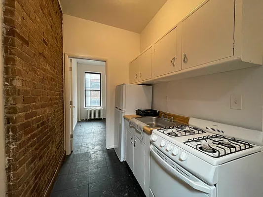 Rented by HOLTON REAL ESTATE INC. | media 10