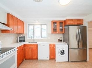 11 Ridgefield Dr, Framingham, MA 01701