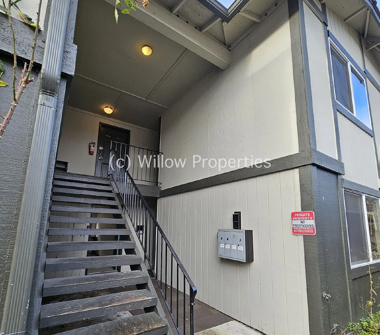 2 bed, 1.0 bath, 796 sqft, $1,300 — Photo 2