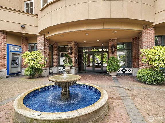 3rd image of 1417 Queen Anne Avenue N #212
