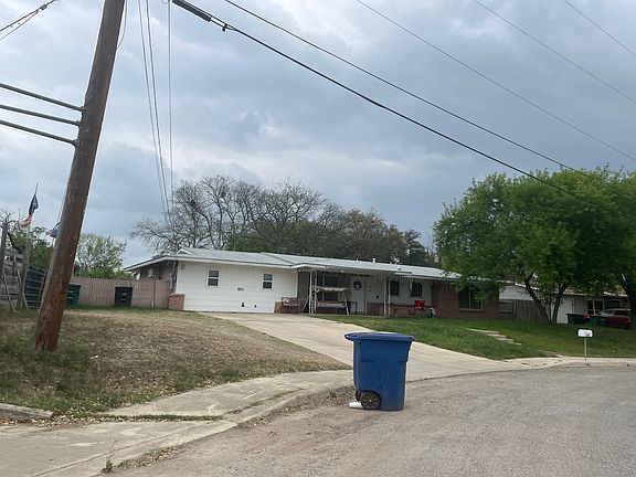 3rd image of 126 Oakwood Dr