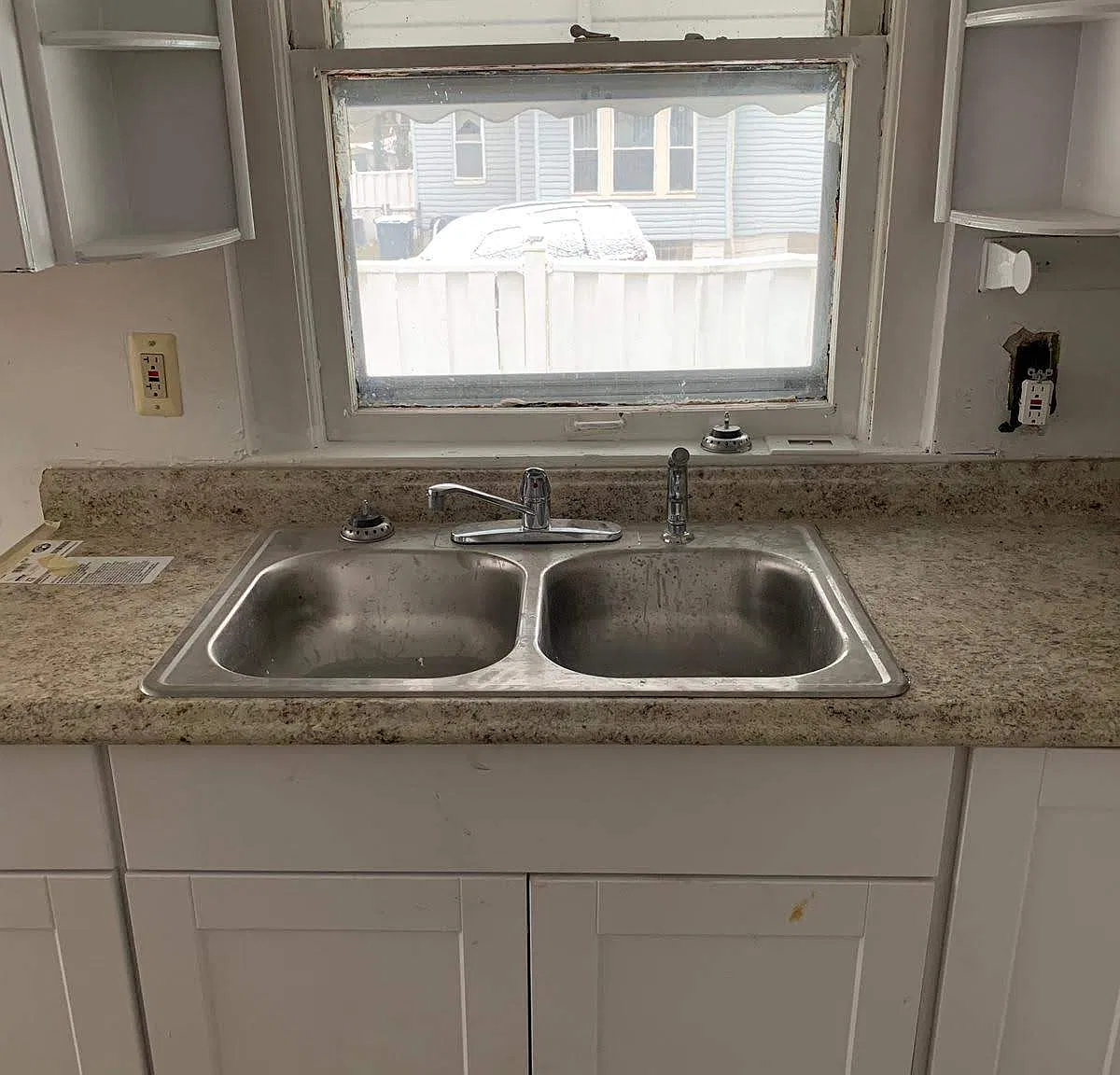 515 Bina Ave — Photo 1