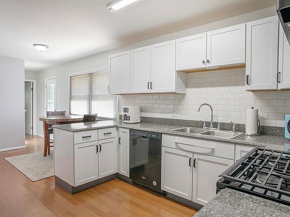 4th image of 28970 Alpine Ln