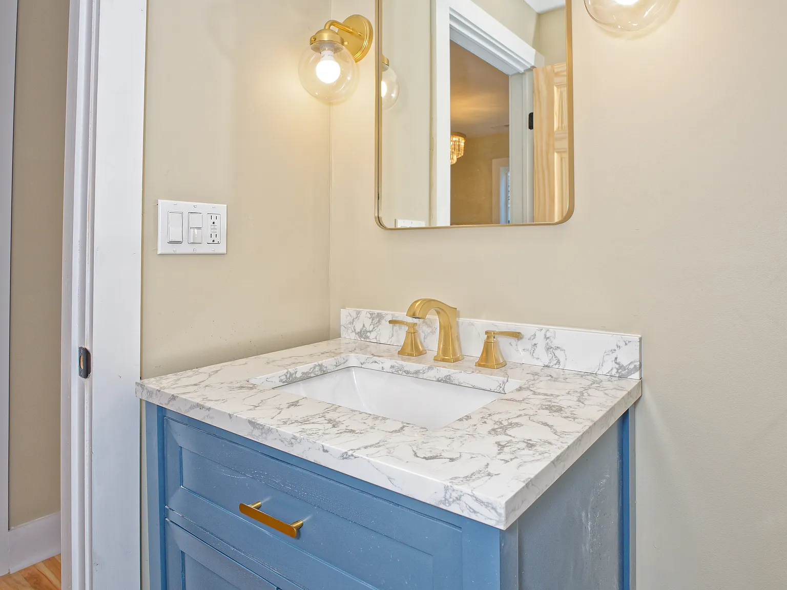4 bed, 2100 sqft, $900 — Photo 2