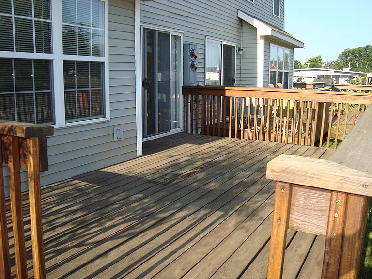 1204 Riviera Dr — Photo 2