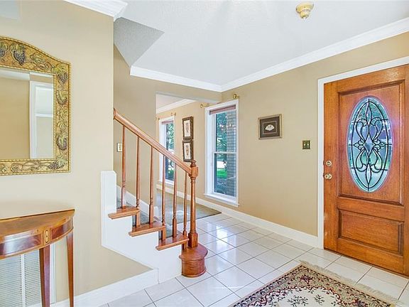 5th image of 744 Fairfield Ave