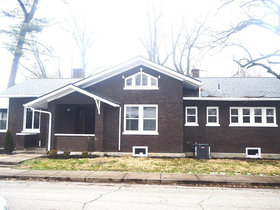 1st image of 901 E Gum St