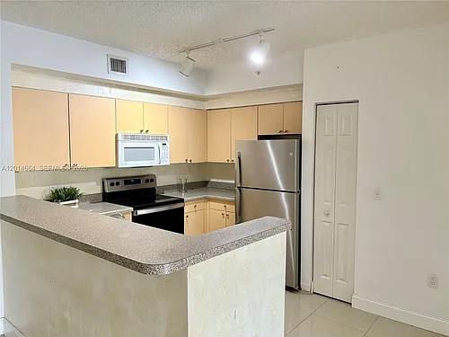 8030 N Nob Hill Rd #105 Photo 1