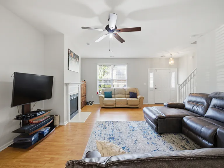 5325 Brinsley Ln — Photo 5
