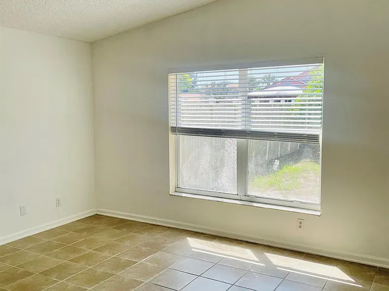 7093 Middlebury Dr — Photo 13