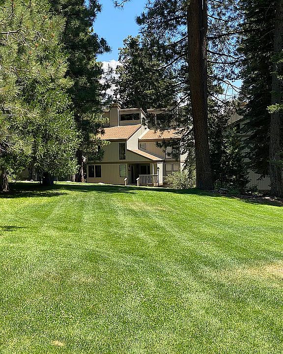 Park-like front yard lawn…