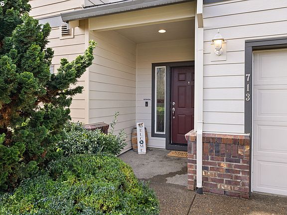 4th image of 713 N Oak Hollow Dr
