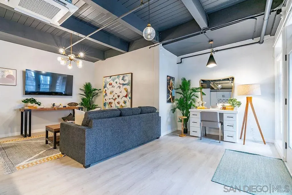 Studio, 1.0 bath, 500 sqft, $5,500 — Photo 1