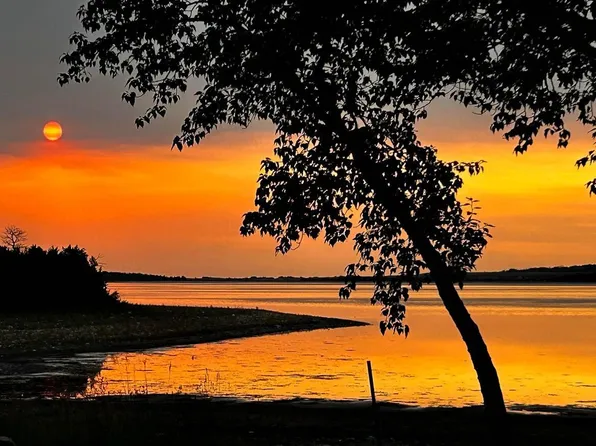 8 Duck Head Dr, Babb, MT 59411