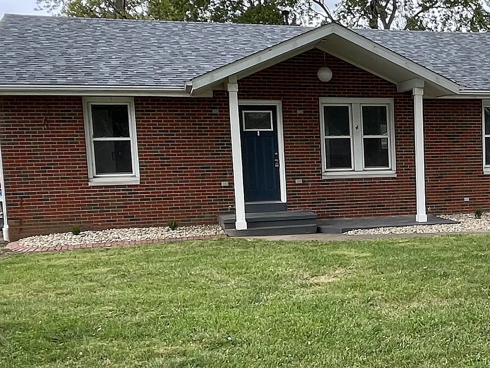 4 Lexington Dr