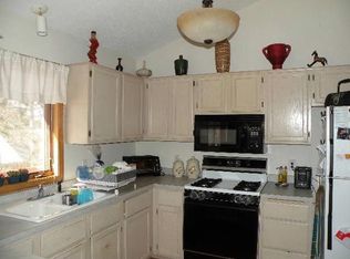 2083 Amy Cir, North Saint Paul, MN 55109