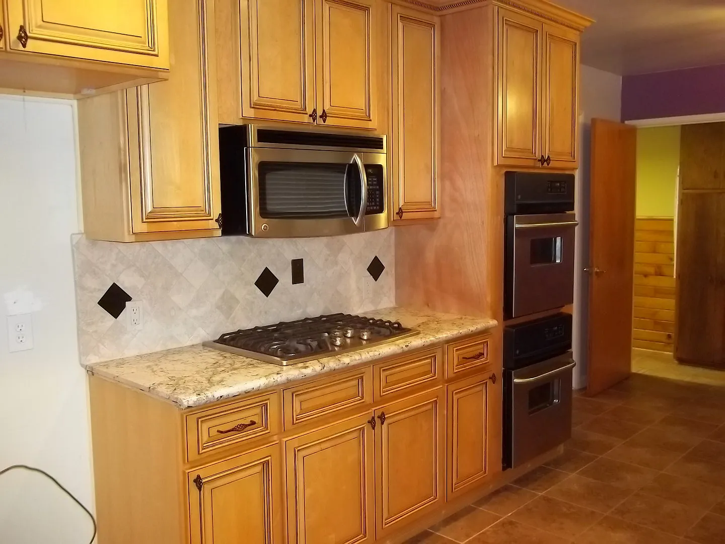 Spacious custom home on a large lot offering many updates and nice amenities. Bonus room, utility... — Photo 3