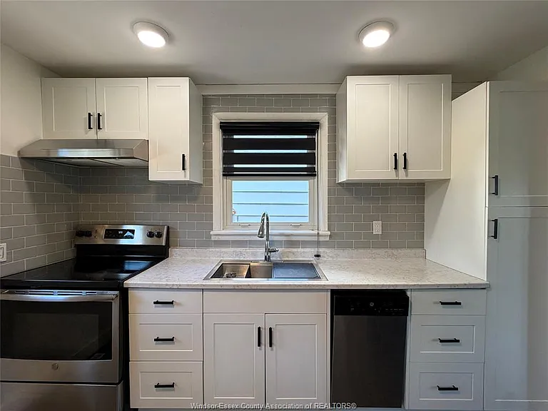 431 Maple Ave — Photo 17