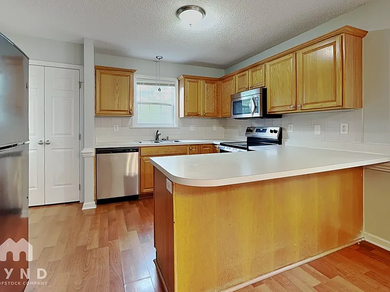 928 Shannondale Dr — Photo 5