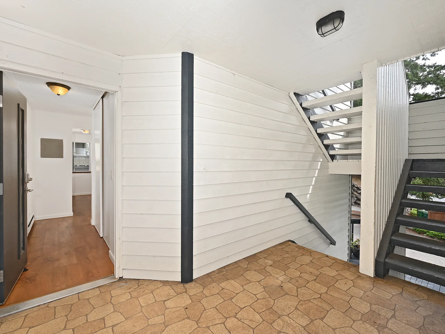 2 bed, 1150 sqft, $2,400 — Photo 2