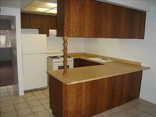 4th image of 5272 S Maryland Pkwy APT C