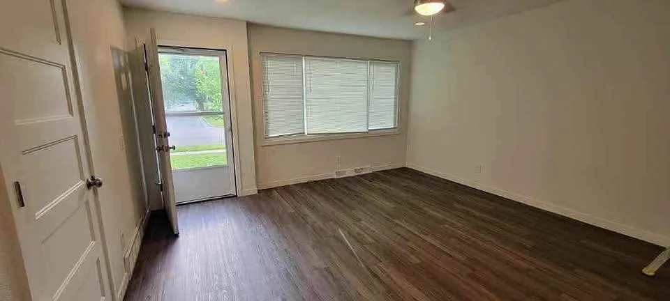 2 bed, 1.5 bath, 1050 sqft, $1,650 — Photo 3