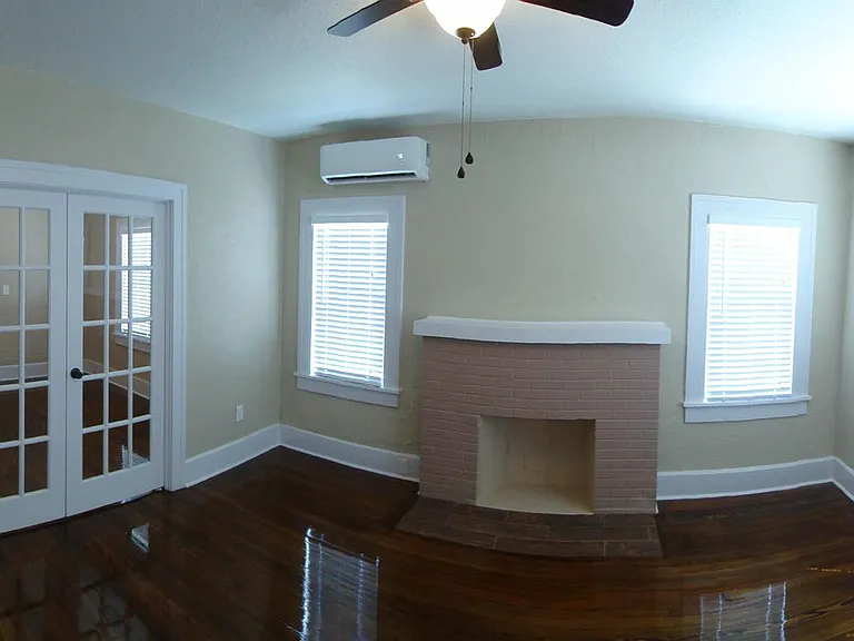 324 Moffett Ct N — Photo 5