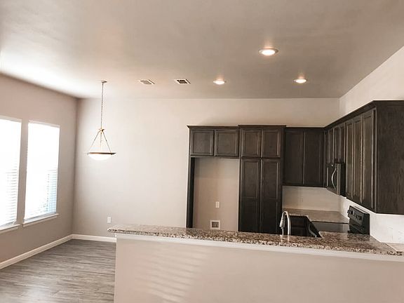 5th image of 720 N Church St #8
