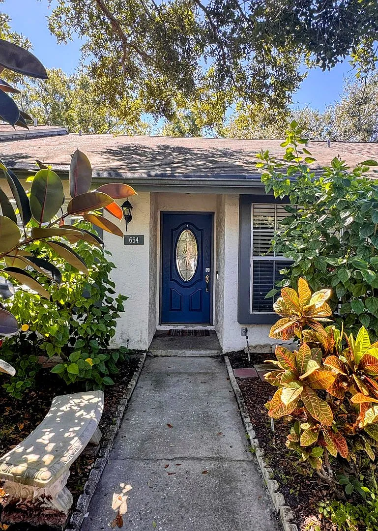 Welcome to Your Dream Home in the Heart of Largo! — Photo 1