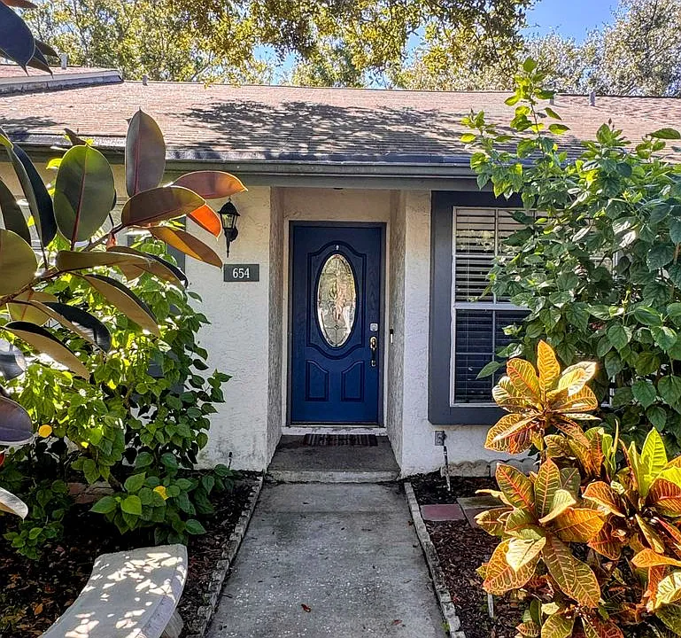 654 Capistrano Ct