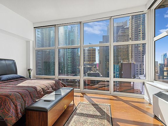 4th image of 1600 Broadway Unit Ph6c