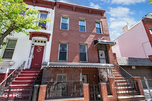 Rented by CORE | media 30