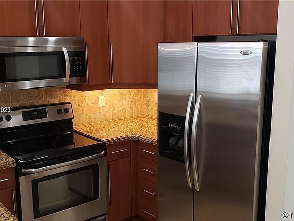 5th image of 2722 Coconut Ave #2722