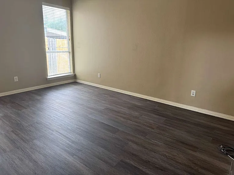 844 Brockden Dr — Photo 8