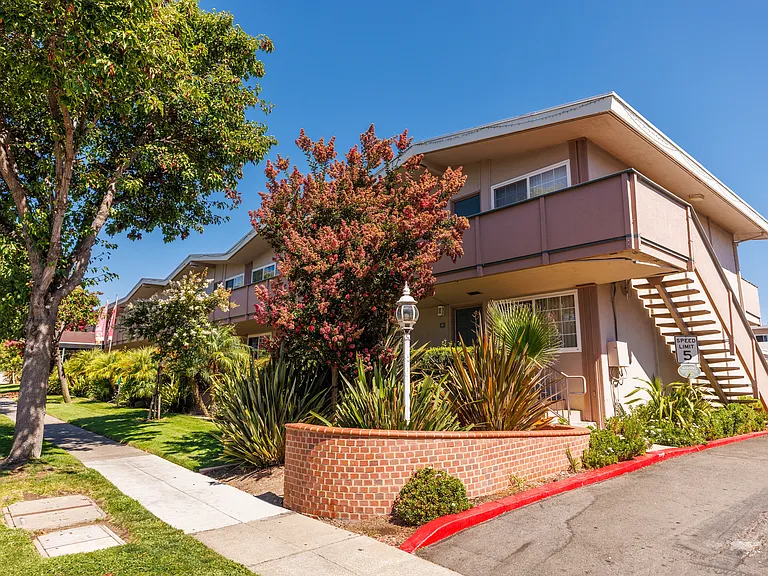 Amador Apartments — Photo 7