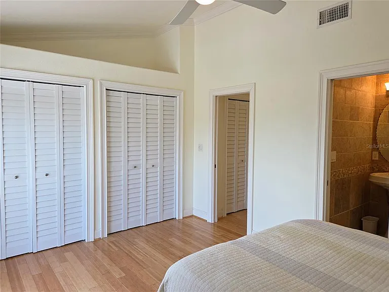 11820 Capri Cir S — Photo 32
