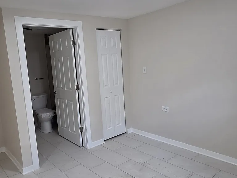 2637 W Winona St #3 — Photo 9