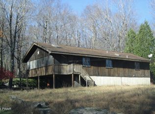 103 Oakwood Dr, Greentown, PA 18426