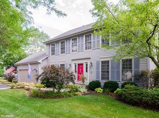 1120 Deep Woods Ct, Elgin, IL 60120