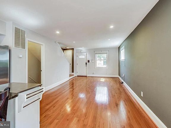 5th image of 1145 46th Pl SE