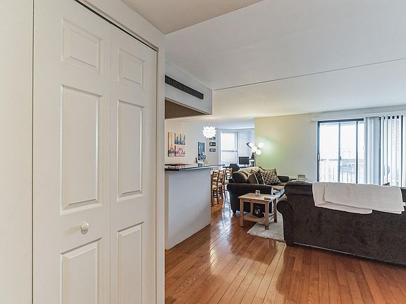 3rd image of 530 S 2nd St APT 622