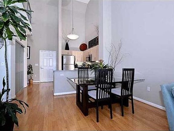 4th image of 1642 7th Ave Unit 527