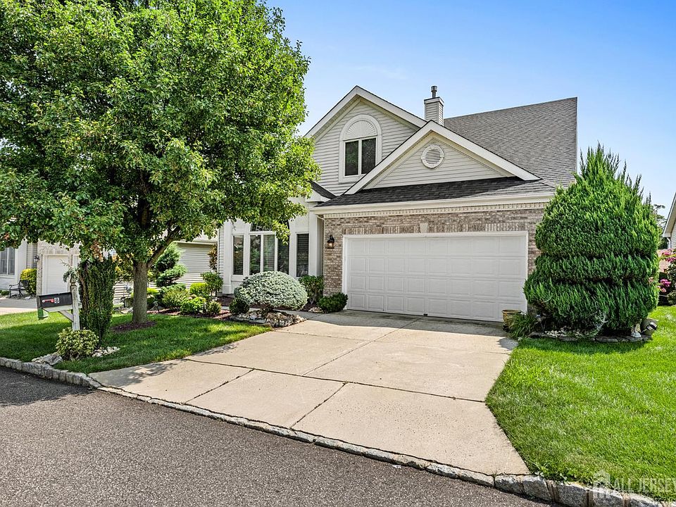 1st image of 8 Sherwood Dr