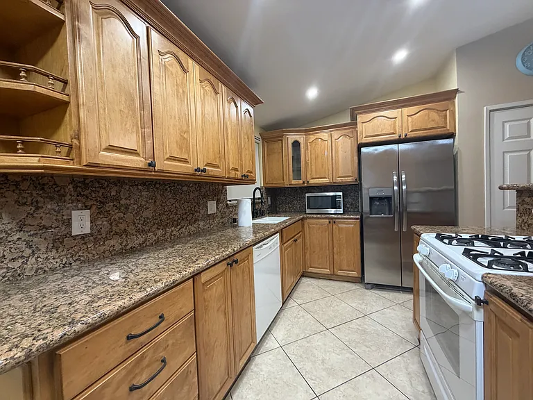 1138 Glenelder Ave — Photo 6