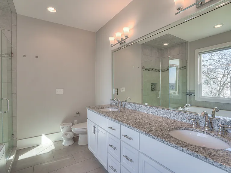 908 Youngs Ln — Photo 9