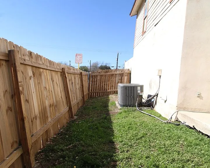 3815 Bremen Ave — Photo 31