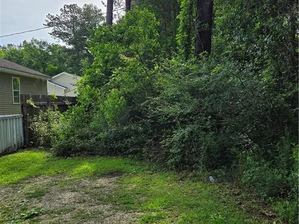 Dahlia St, Covington, LA 70435