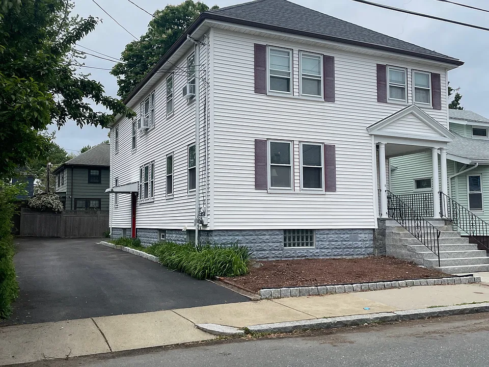 81 Sunnyside Ave #2